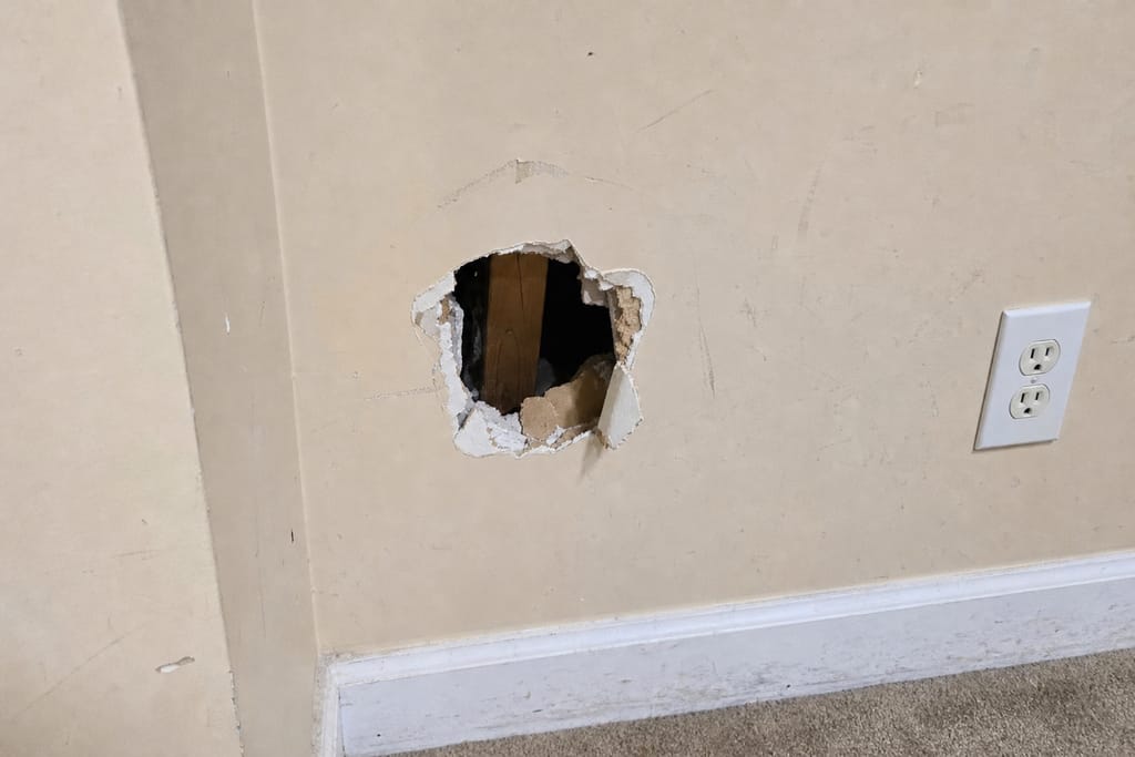 Drywall Patching And Hole Repair photo
